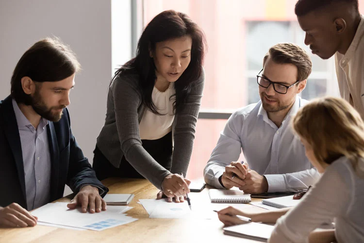 Réunion d'entreprise, management commerciaux immobilier